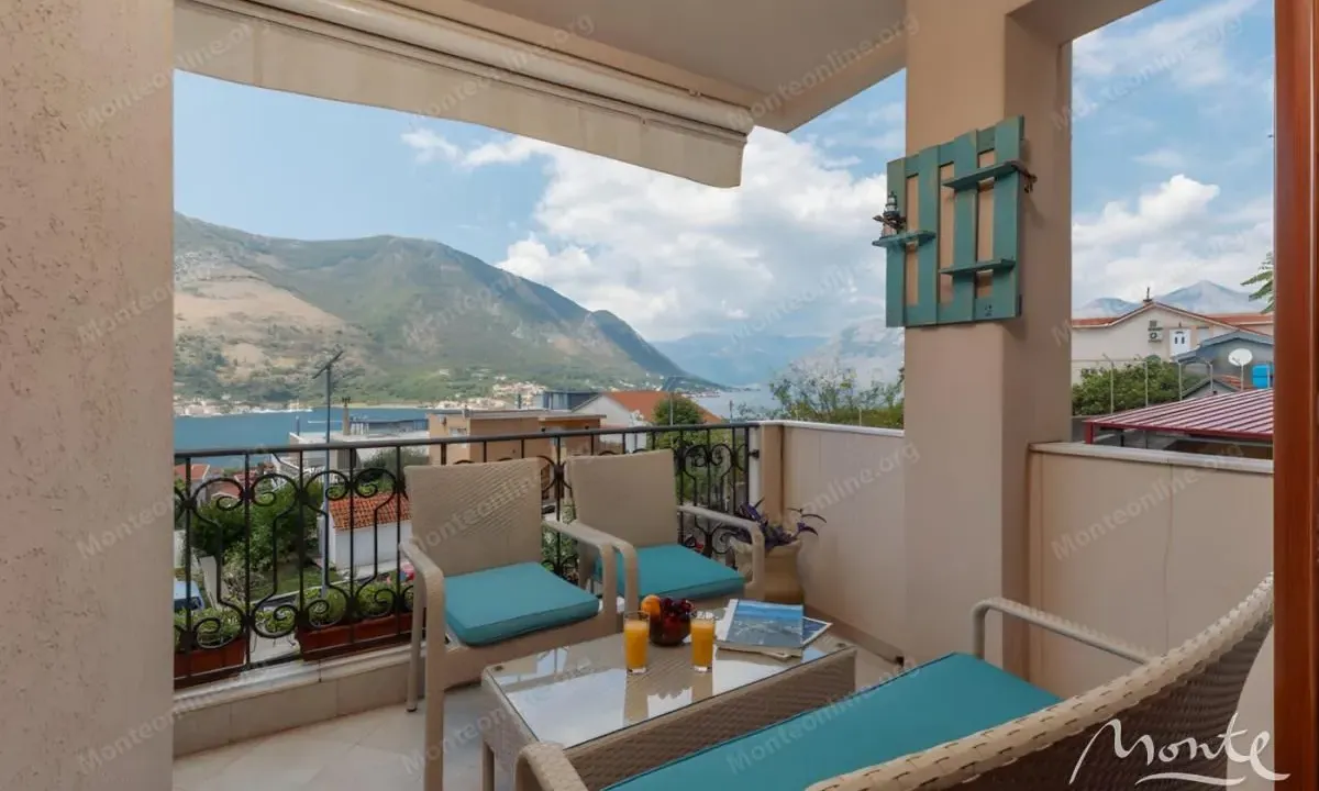 Prodaja, jednosoban stan, 50m², Dobrota, Kotor