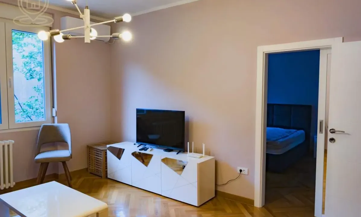 Izdavanje, dvosoban stan, 61m², Vračar Hram, Vračar Sve Podlokacije