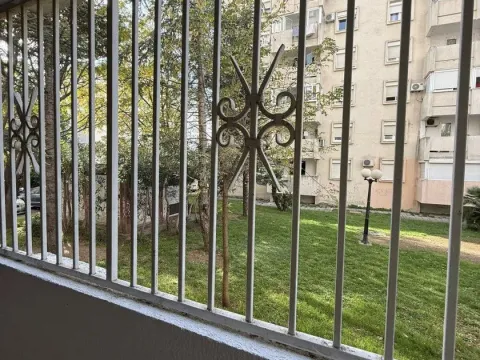 Izdavanje, jednosoban stan, 56m², Centar, Bar - image 7