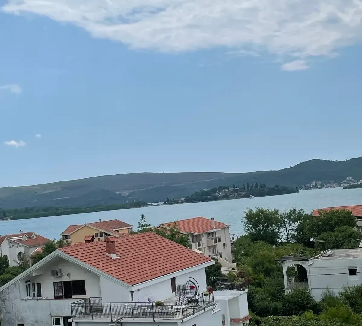 Izdavanje, stan, 191m², Tivat, Crna Gora
