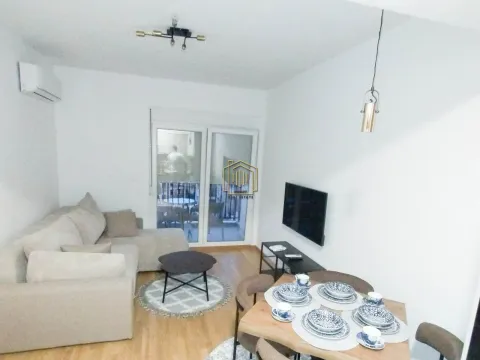 Izdavanje, dvosoban stan, 56m², Stara Varoš, Podgorica