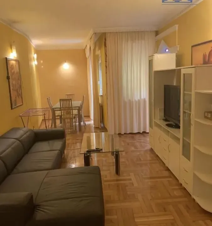 Prodaja, dvosoban stan, 64m², Centar, Novi Sad
