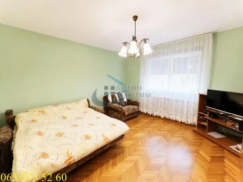 Prodaja, kuća, 212m², Centar, Inđija - image 12