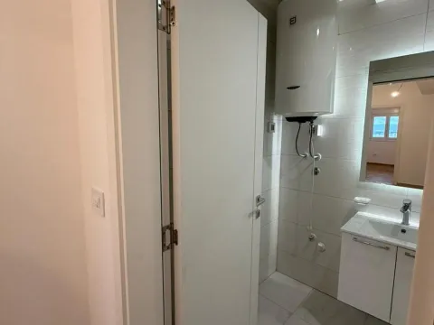 Sale, three bedroom apartment, 105m², Stari Aerodrom, Podgorica - image 10