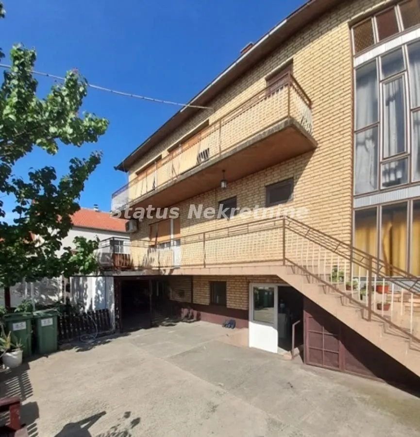 Prodaja, kuća, 875m², Kać, Novi Sad Sve Podlokacije