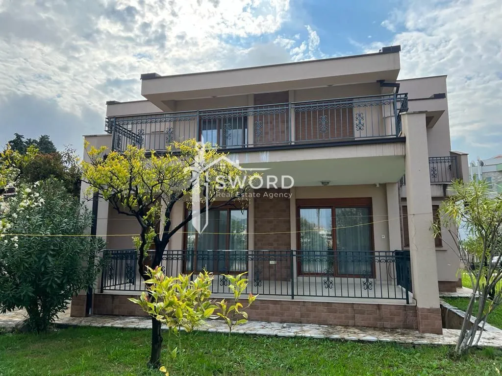 Prodaja, kuća, 270m², Centar, Bar