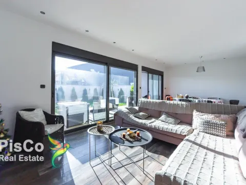 Sale, house, 300m², Tološi, Podgorica - image 2