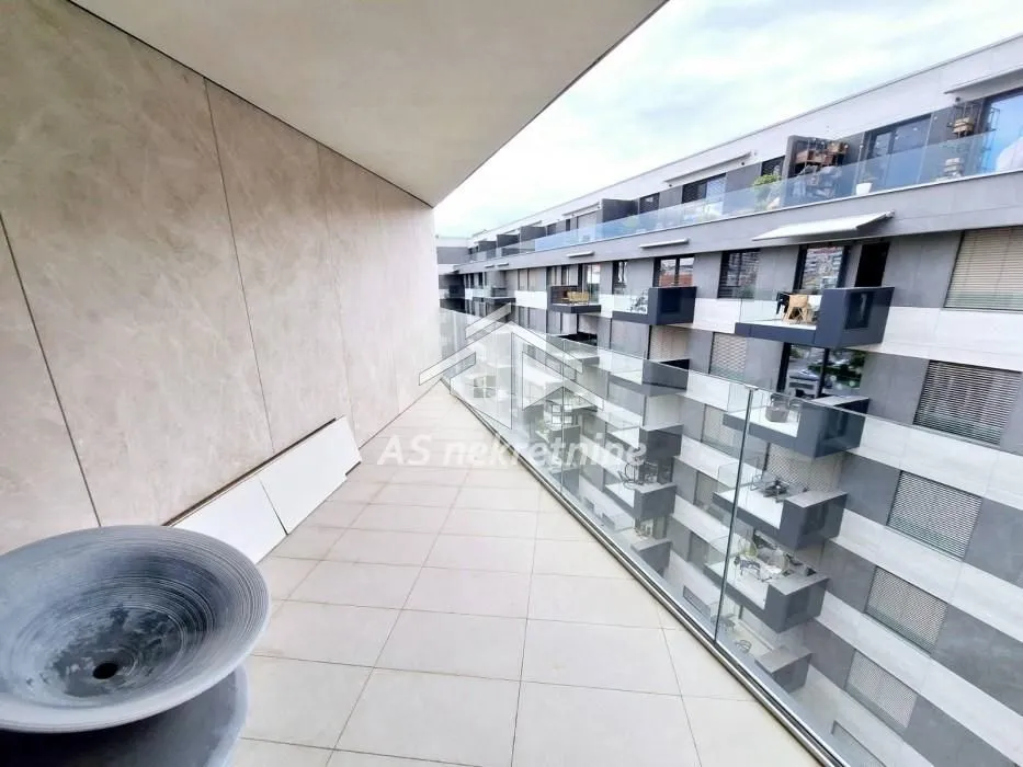 Izdavanje, četvorosoban stan, 120m², Stari Grad, Beograd