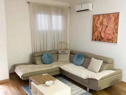 Izdavanje, dvosoban stan, 65m², City Kvart, Podgorica