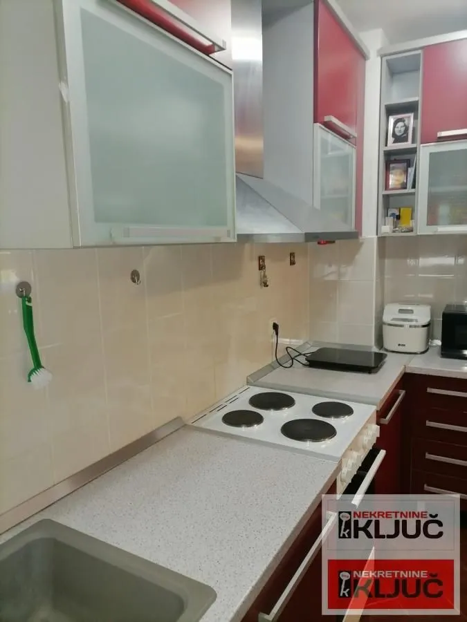 Prodaja, trosoban stan, 71m², Salajka, Novi Sad Sve Podlokacije