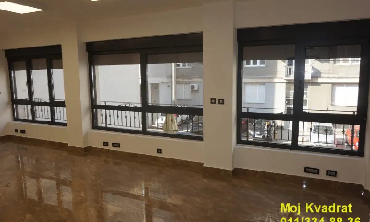 Prodaja, poslovni prostor, 135m², Đeram Pijaca, Beograd