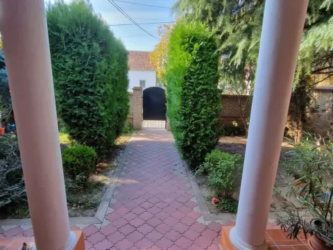 Prodaja, kuća, 213m², Centar, Zrenjanin - image 2