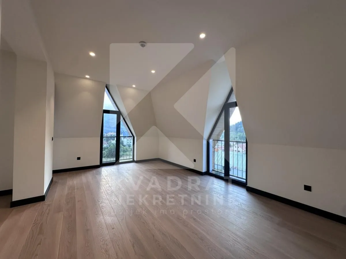Prodaja, četvorosoban stan, 107m², Centar, Kolašin