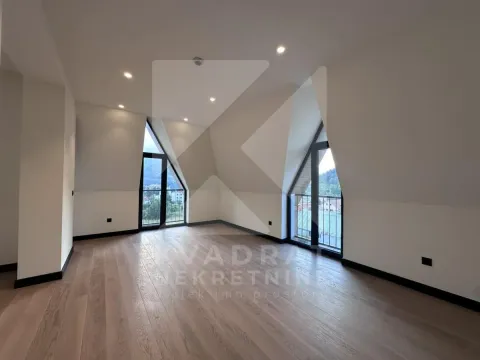 Prodaja, četvorosoban stan, 107m², Centar, Kolašin - image 32