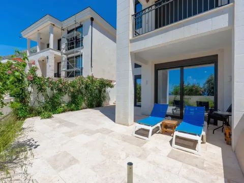 Sale, one bedroom apartment, 54m², Petrovac, Budva - image 12
