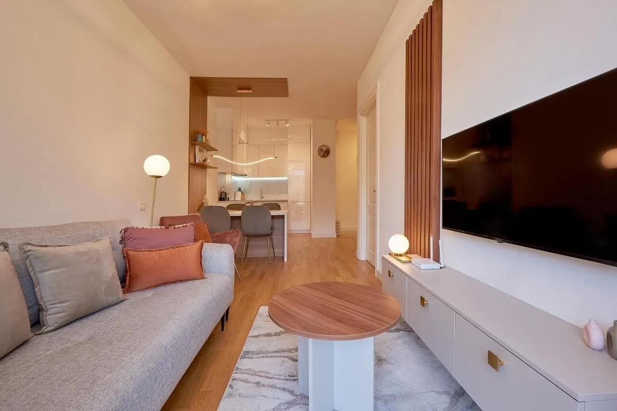Rent, one bedroom apartment, 51m², Bečići, Budva