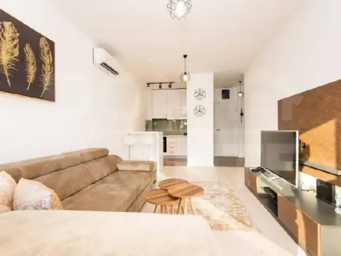Izdavanje, jednosoban stan, 43m², Tivat, Crna Gora - image 2