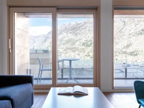 Izdavanje, dvosoban stan, 136m², Škaljari, Kotor - image 4