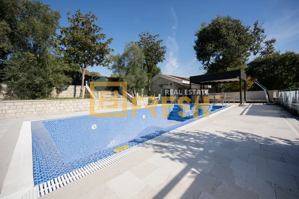 Rent, house, 380m², Mareza, Podgorica
