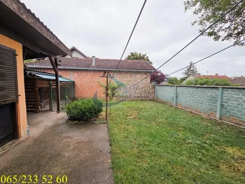 Prodaja, kuća, 212m², Centar, Inđija - image 18