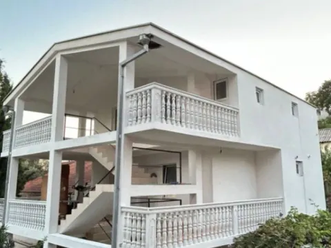 Izdavanje, jednosoban stan, 40m2, Šušanj, Bar Izdavanje, jednosoban stan, 40m2, Šušanj, Bar