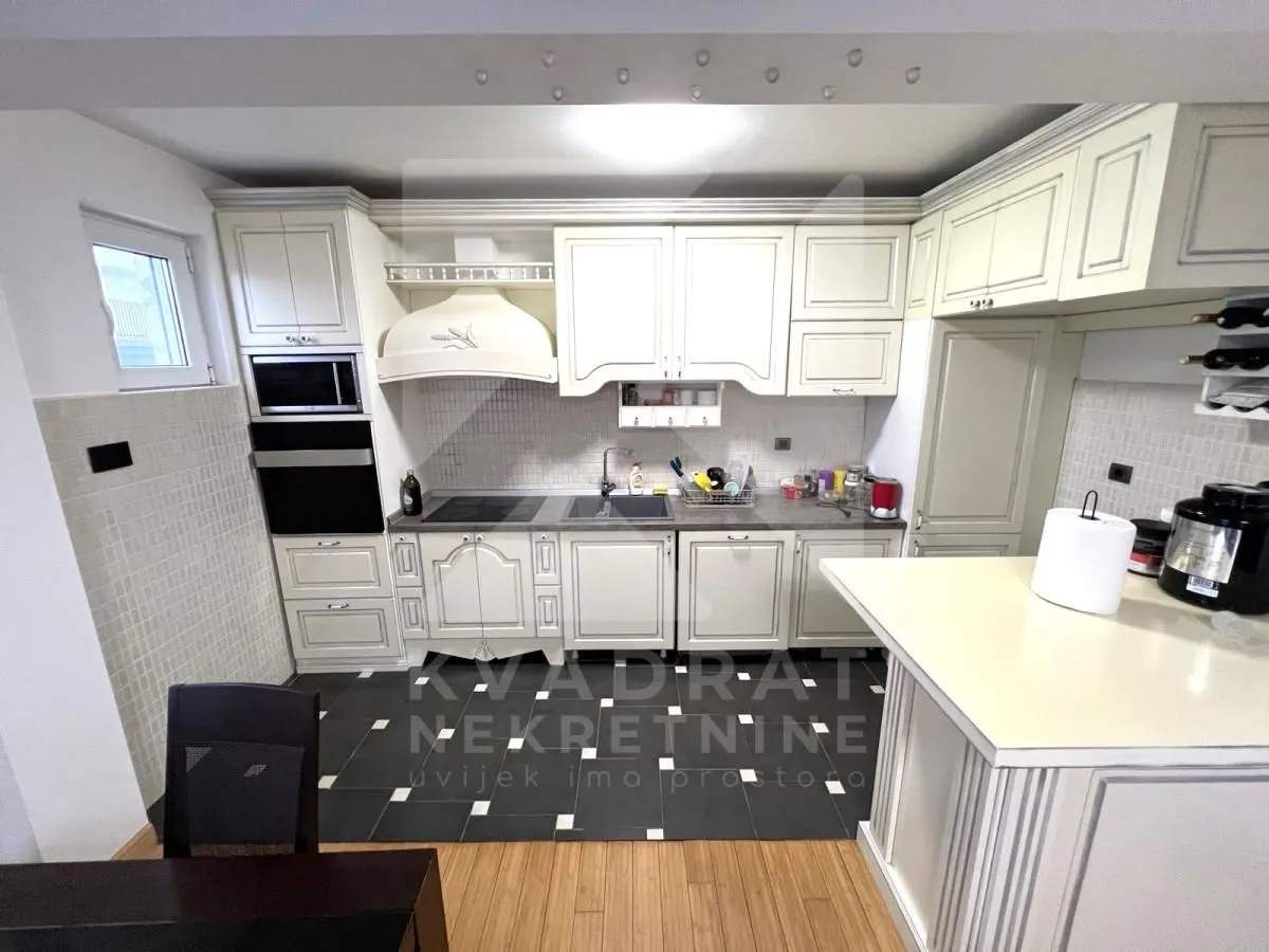 Izdavanje, kuća, 137m², Murtovina, Podgorica