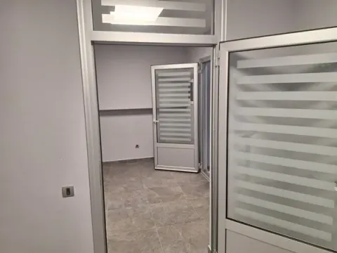 Izdavanje, poslovni prostor, 1700m², Zemun Sve Podlokacije, Beograd - image 7