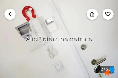 Detalj sa ulaznim vratima i interfonom. - image 11