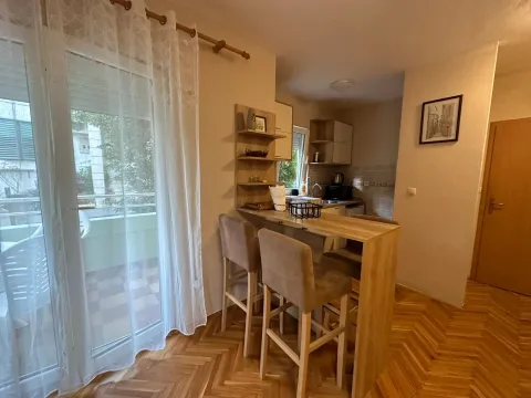 Izdavanje, garsonjera, 29m², Podkošljun, Budva - image 2