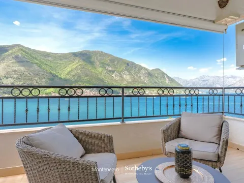 Sale, two bedroom apartment, 85m², Dobrota, Kotor - image 1