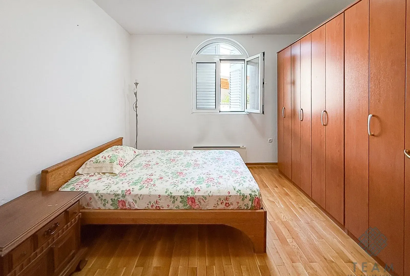 Rent, house, 400m², Zlatica, Podgorica