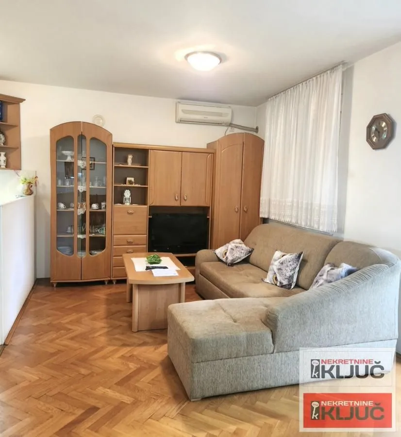 Izdavanje, dvosoban stan, 54m², Grbavica, Novi Sad Sve Podlokacije