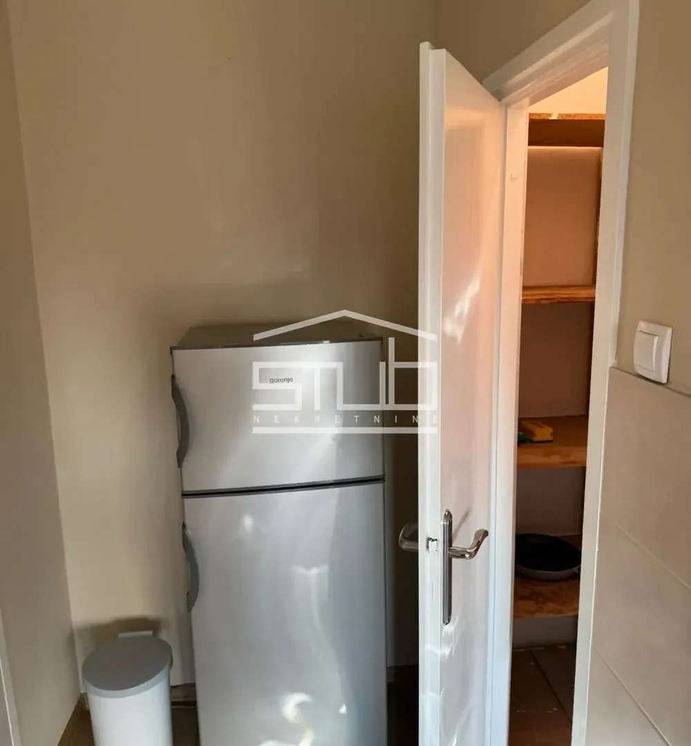 Izdavanje, dvosoban stan, 50m², Julino Brdo, Beograd