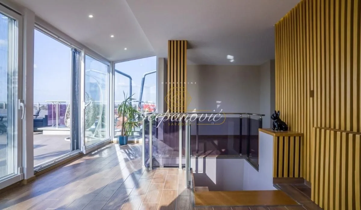 Sale, four bedroom apartment, 113m², Bulevar patrijarha Pavla, Novi Sad Sve Podlokacije