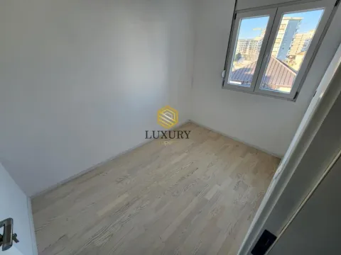 Prodaja, dvosoban stan, 45m², Kod Big Fashion-a, Podgorica - image 2