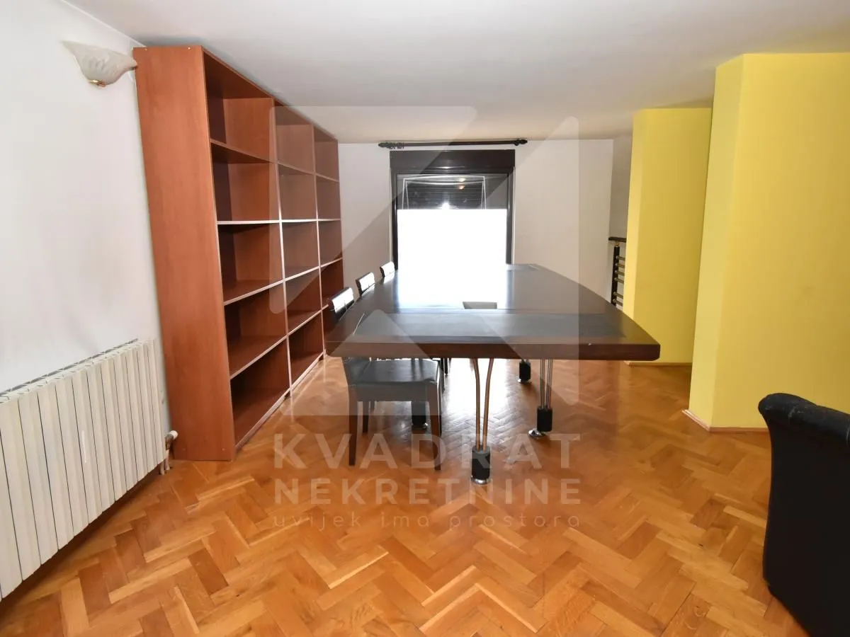 Rent, house, 300m², Gorica C, Podgorica