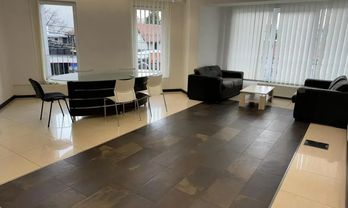 Izdavanje, poslovni prostor, 300m², Cvetkova Pijaca, Zvezdara Sve Podlokacije