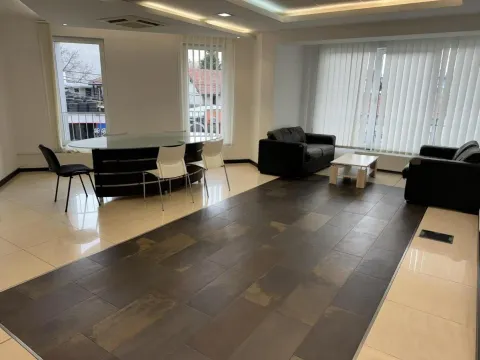 Izdavanje, poslovni prostor, 300m², Cvetkova Pijaca, Zvezdara Sve Podlokacije