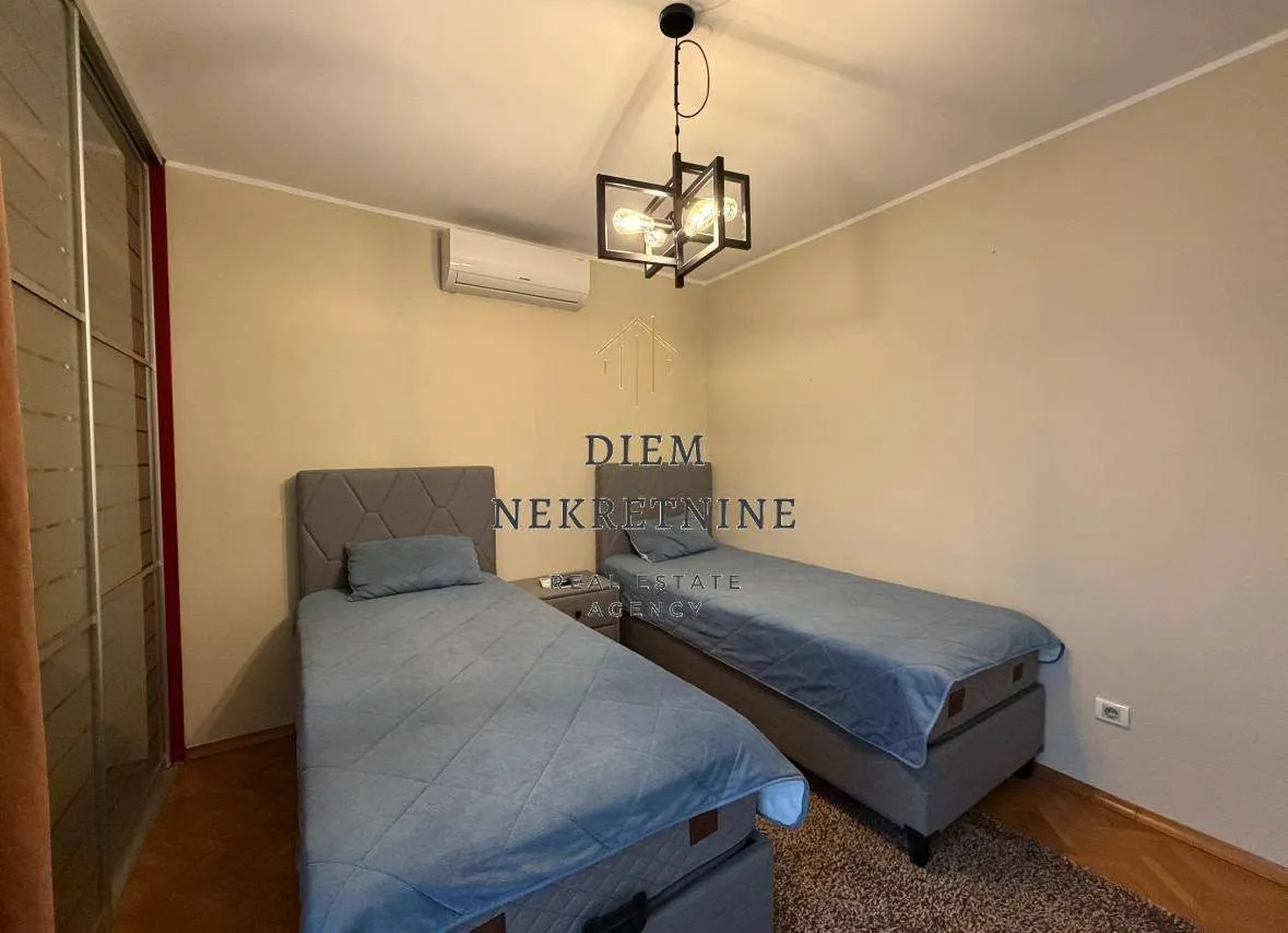 Bedroom with two single beds and a wardrobe.