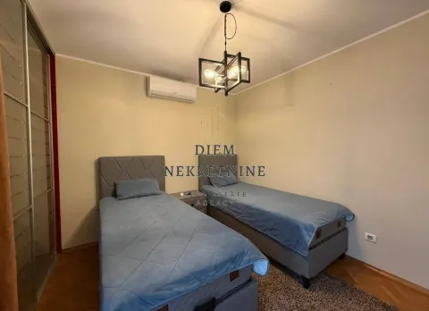 Bedroom with two single beds and a wardrobe. - image 14
