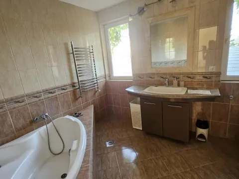 Izdavanje, kuća, 343m², Slavujev Venac, Zvezdara Sve Podlokacije - image 18