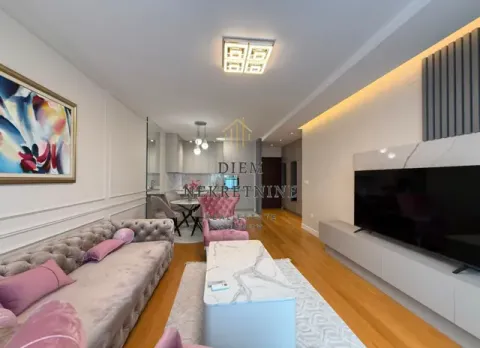 Modern and bright living room with a sofa and dining area in the background. - image 4