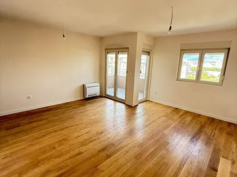 Prodaja, dvosoban stan, 72m², Central Point, Podgorica - image 1