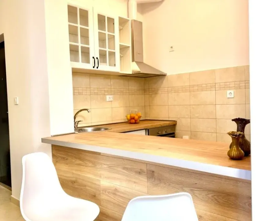 Izdavanje, trosoban stan, 115m², Budva, Crna Gora