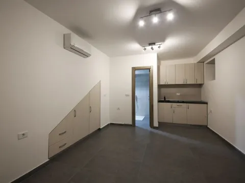 Sale, house, 250m², Kotor, Crna Gora - image 13