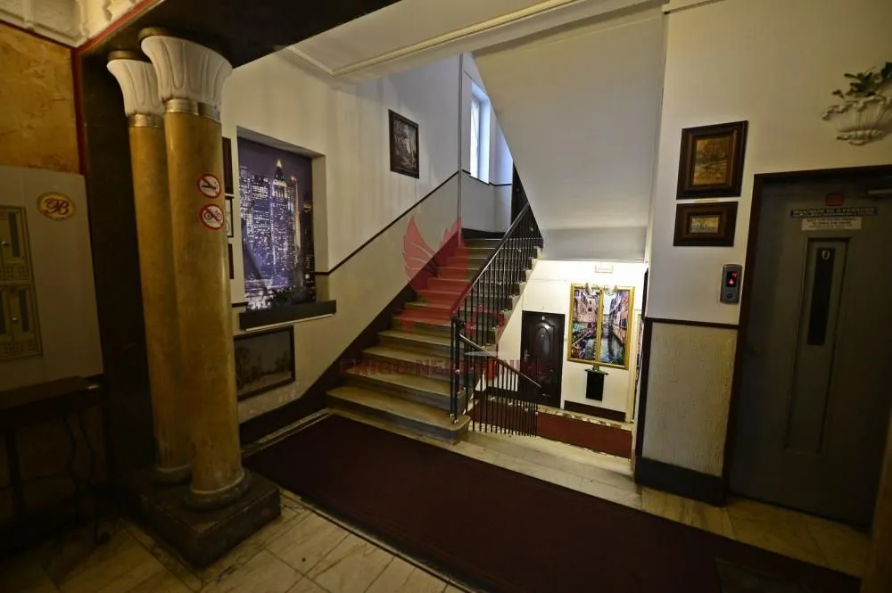 Sale, four bedroom apartment, 100m², Savski Venac, Beograd