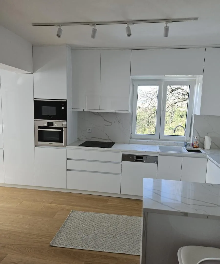 Rent, one bedroom apartment, 56m², Kalimanj, Tivat