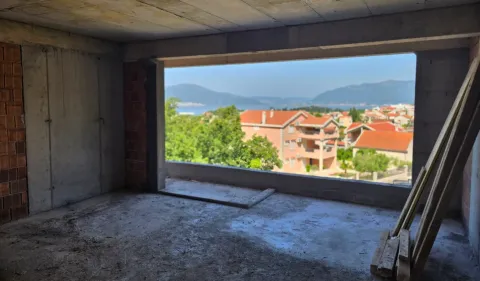 Pogled iz prostorije u izgradnji prema okolini i naselju. - image 6