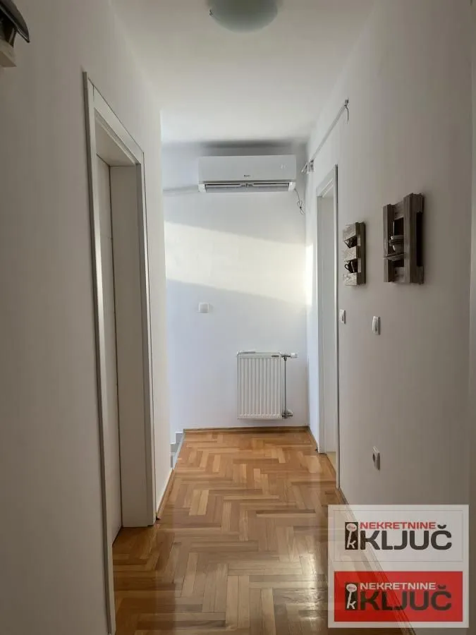 Prodaja, četvorosoban stan, 77m², Bulevar patrijarha Pavla, Novi Sad Sve Podlokacije