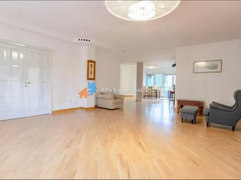 Rent, office space, 147m², Kalenić Pijaca, Vračar Sve Podlokacije